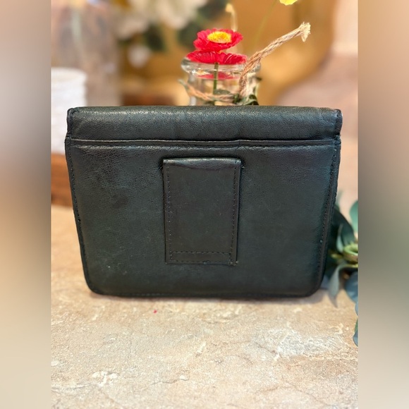 Vintage Wilson’s leather Forrest green wallet with keyring. - Picture 9 of 14